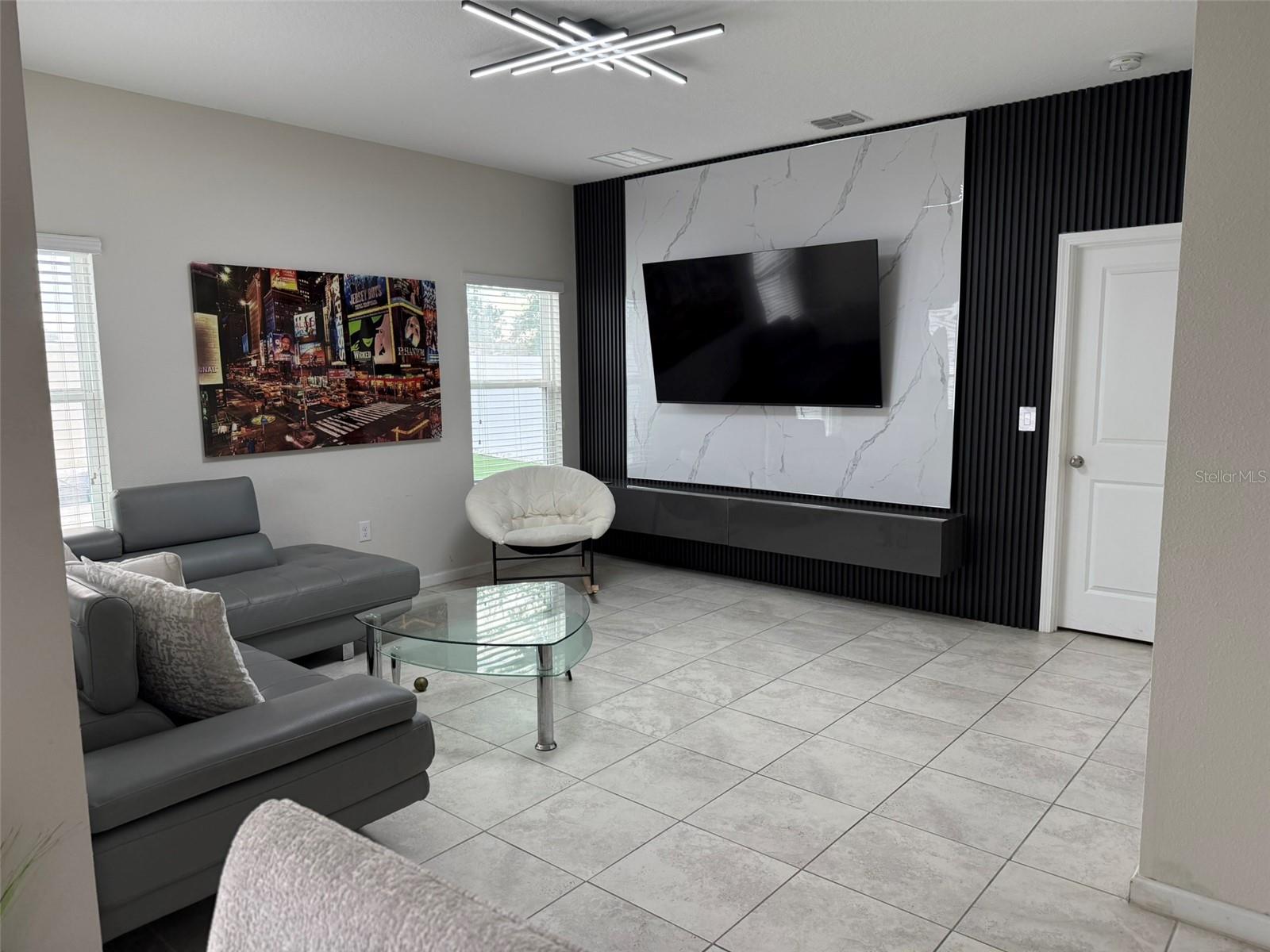 RIDGE/HLND MDWS - Residential Lease