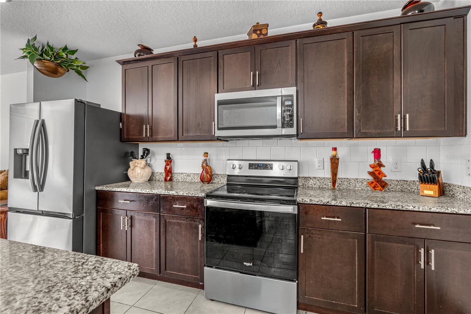 BELLA OAKS - Residential