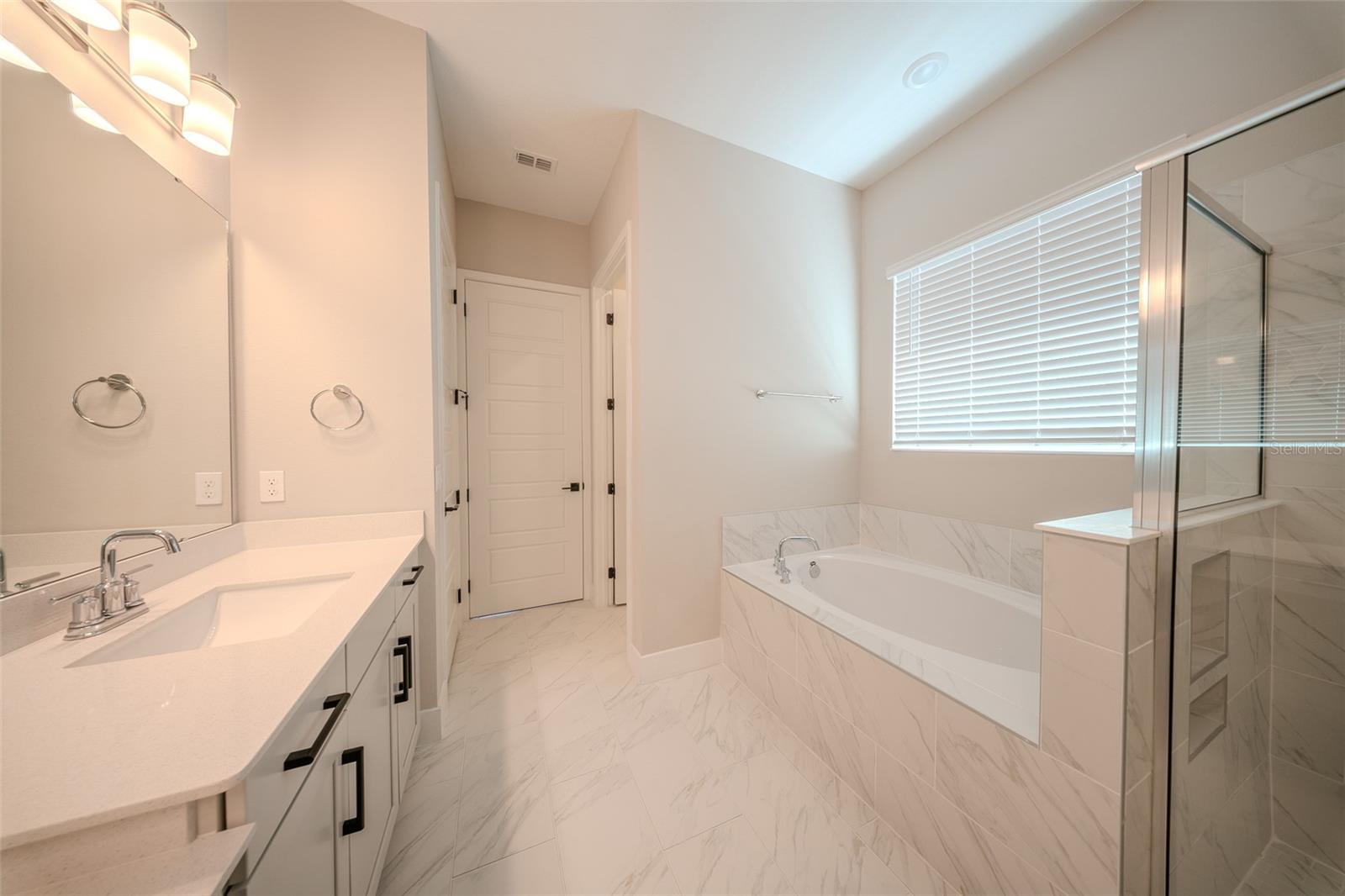 SILVERLEAF RESERVE/HAMLIN PH 2 - Residential Lease