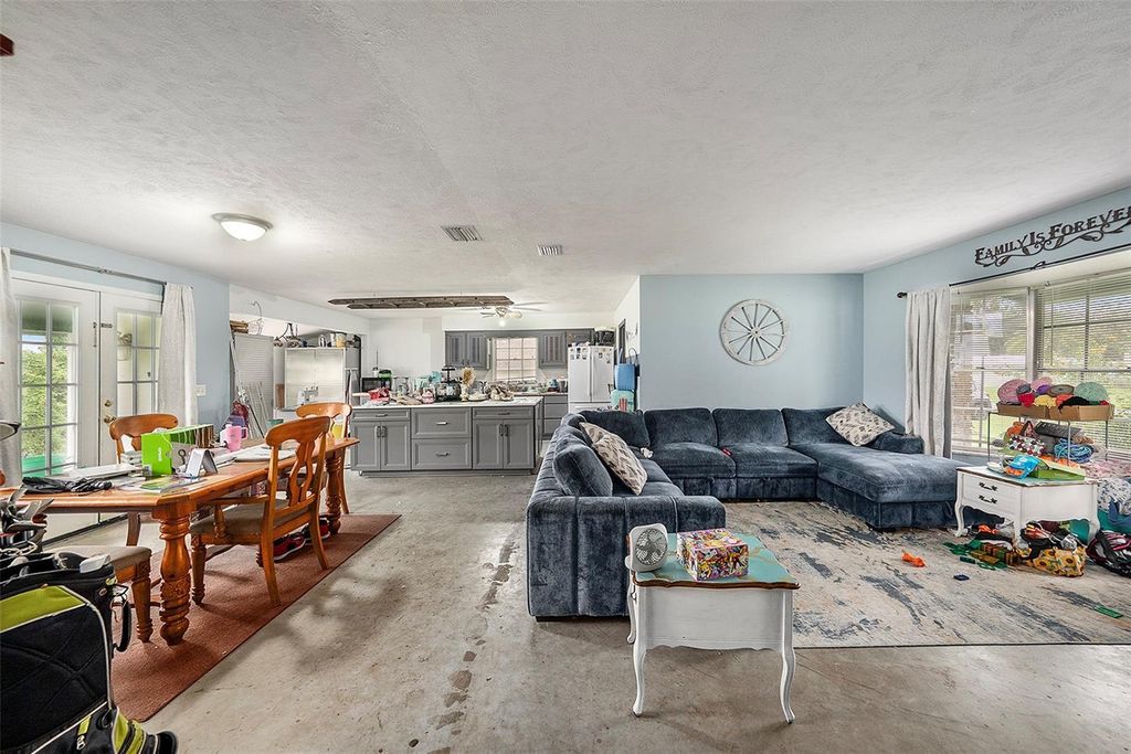 Photo of 37049 Suwanee Way, Dade City, FL 33523 (MLS # TB8426557)