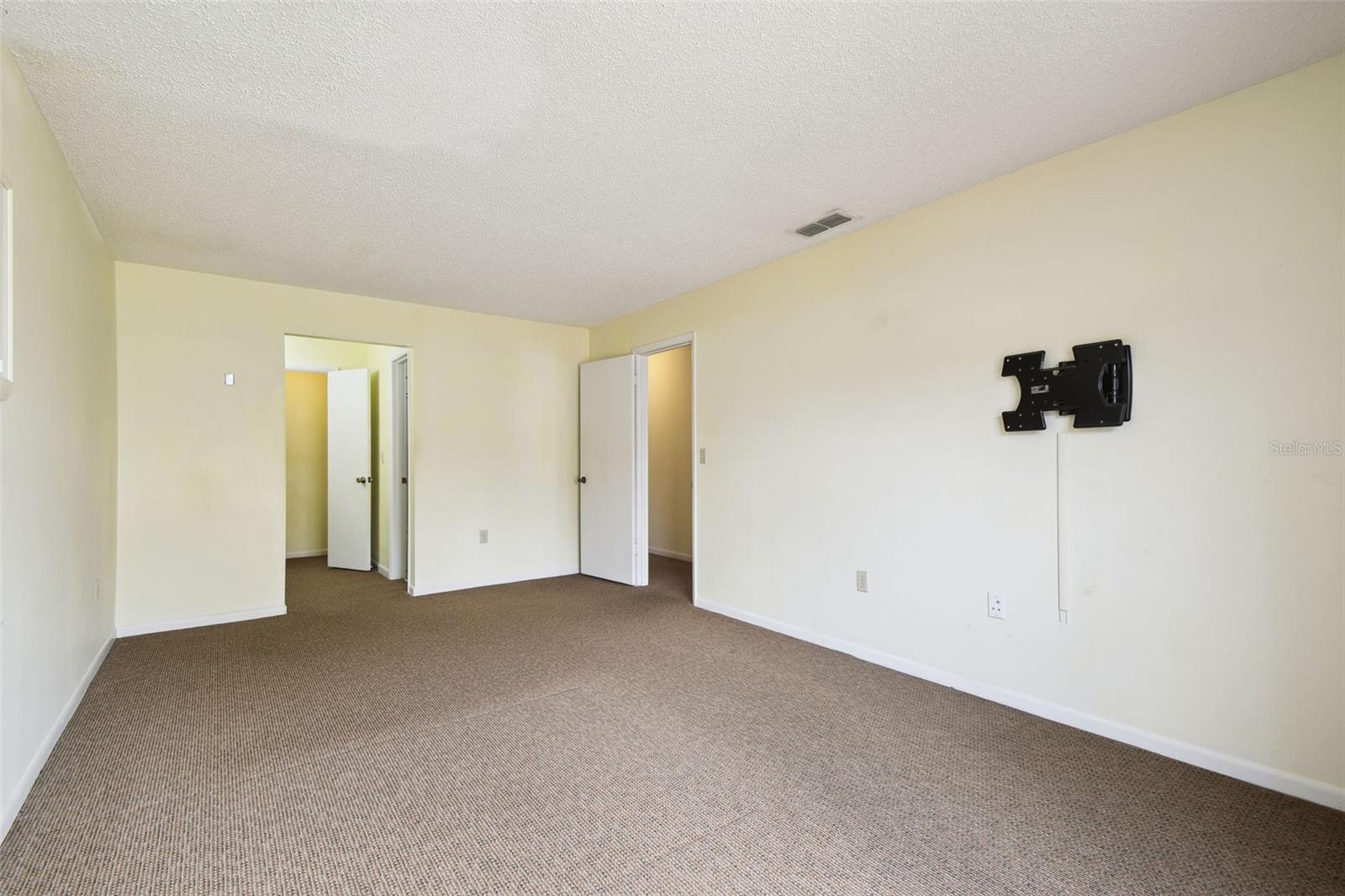 MEADOW OAKS A CONDO - Residential