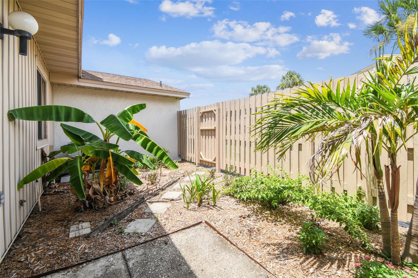 MEADOW OAKS A CONDO - Residential