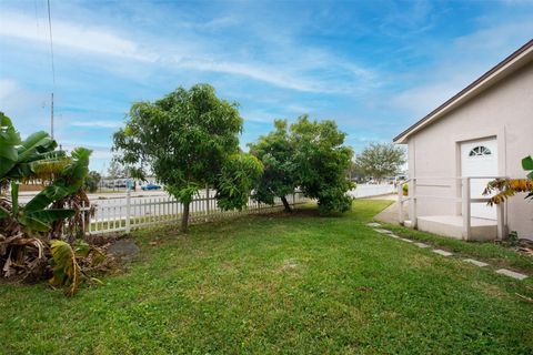 A home in SEMINOLE