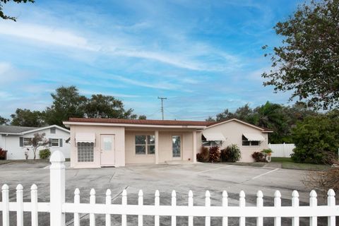 A home in SEMINOLE