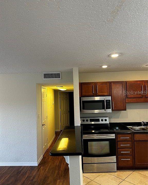 METRO/MICHIGAN PARK CONDO - Residential