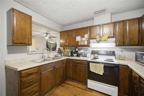 Tiny photo for 818 NE 9th Avenue, Ocala, FL 34470 (MLS # OM726494)