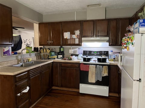 Tiny photo for 818 NE 9th Avenue, Ocala, FL 34470 (MLS # OM726494)
