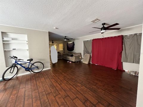 Tiny photo for 818 NE 9th Avenue, Ocala, FL 34470 (MLS # OM726494)