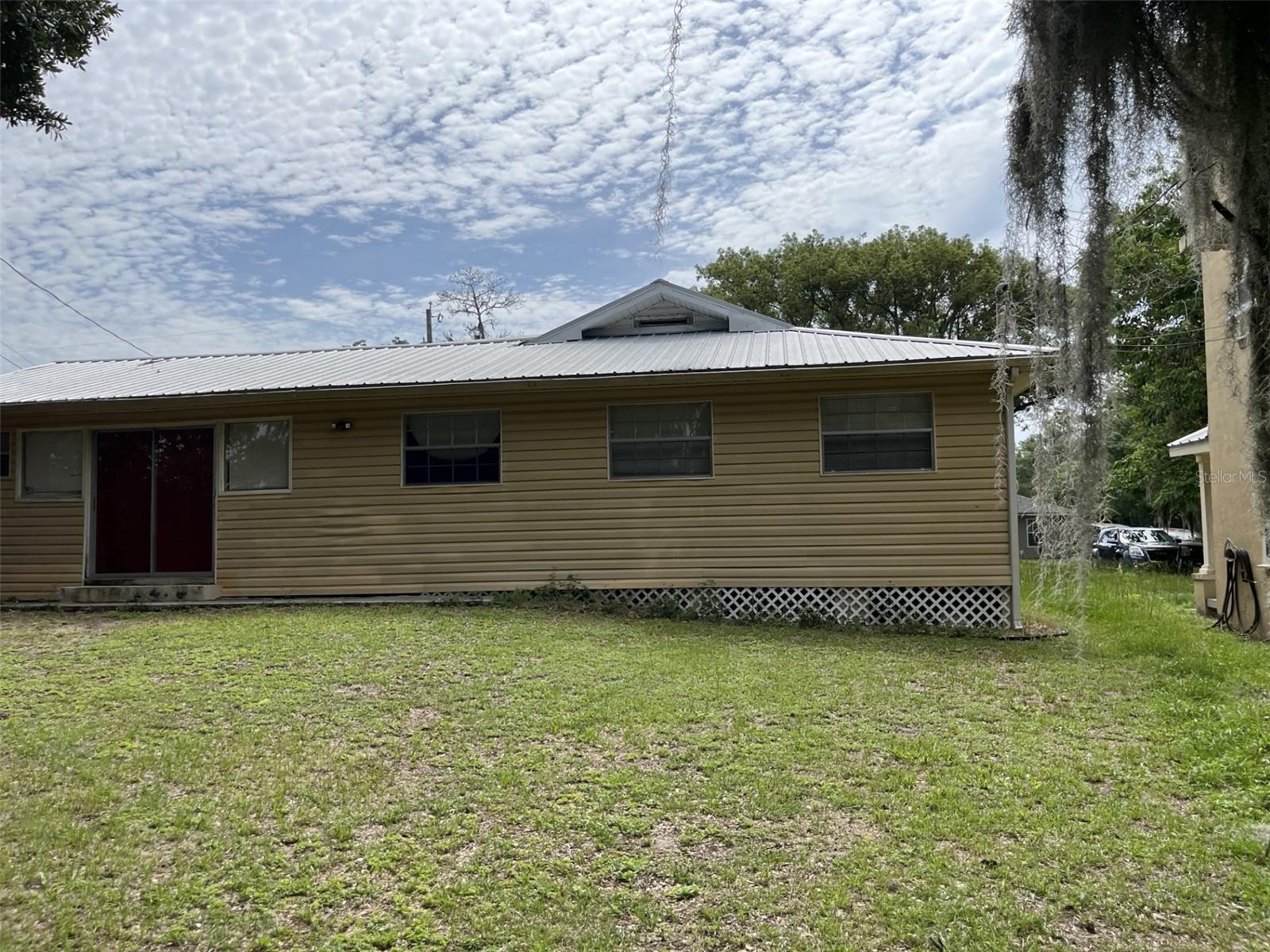 818 NE 9TH AVENUE
