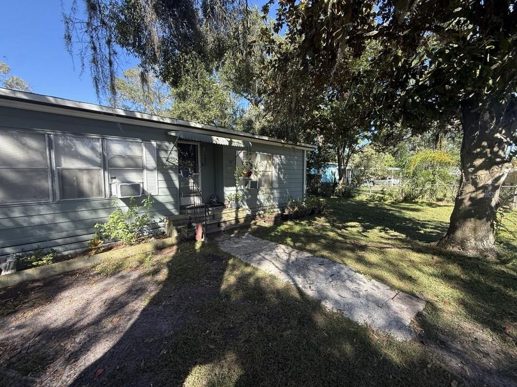 Photo of 1916 Andrews Loop, Lutz, FL 33558 (MLS # A4669976)