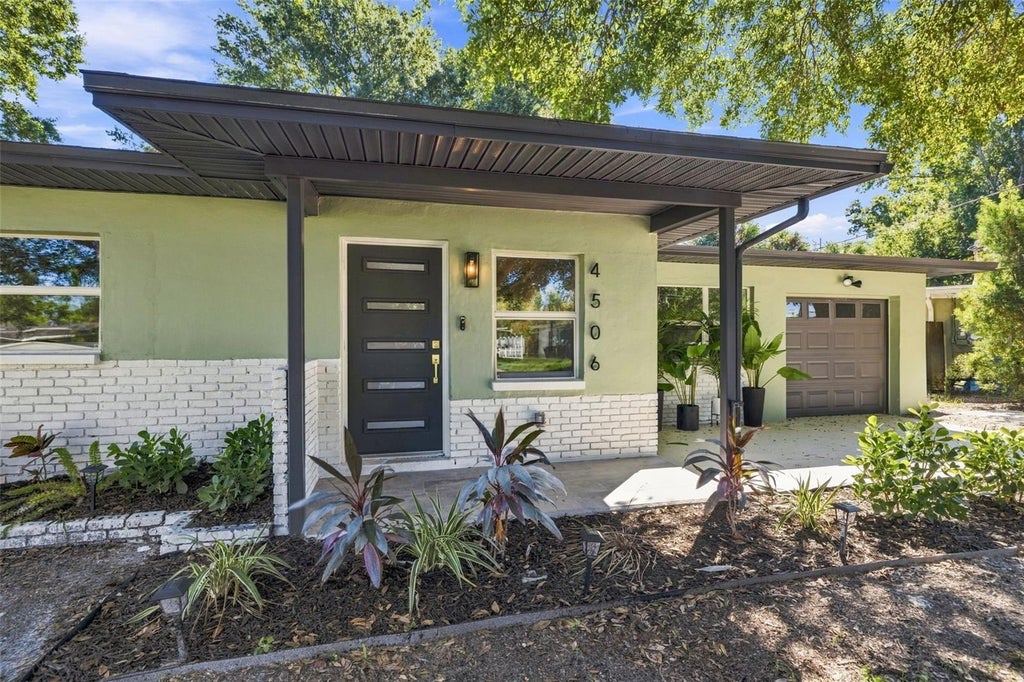 Photo of 4506 S Cameron Avenue, Tampa, FL 33611 (MLS # TB8559017)