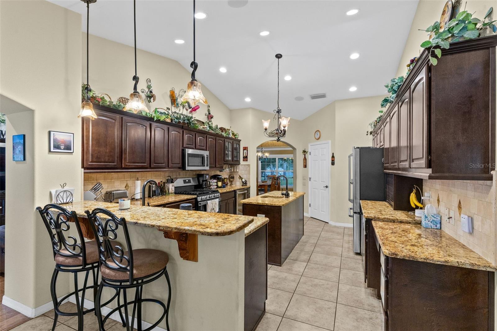 1206 LAKESHORE DRIVE