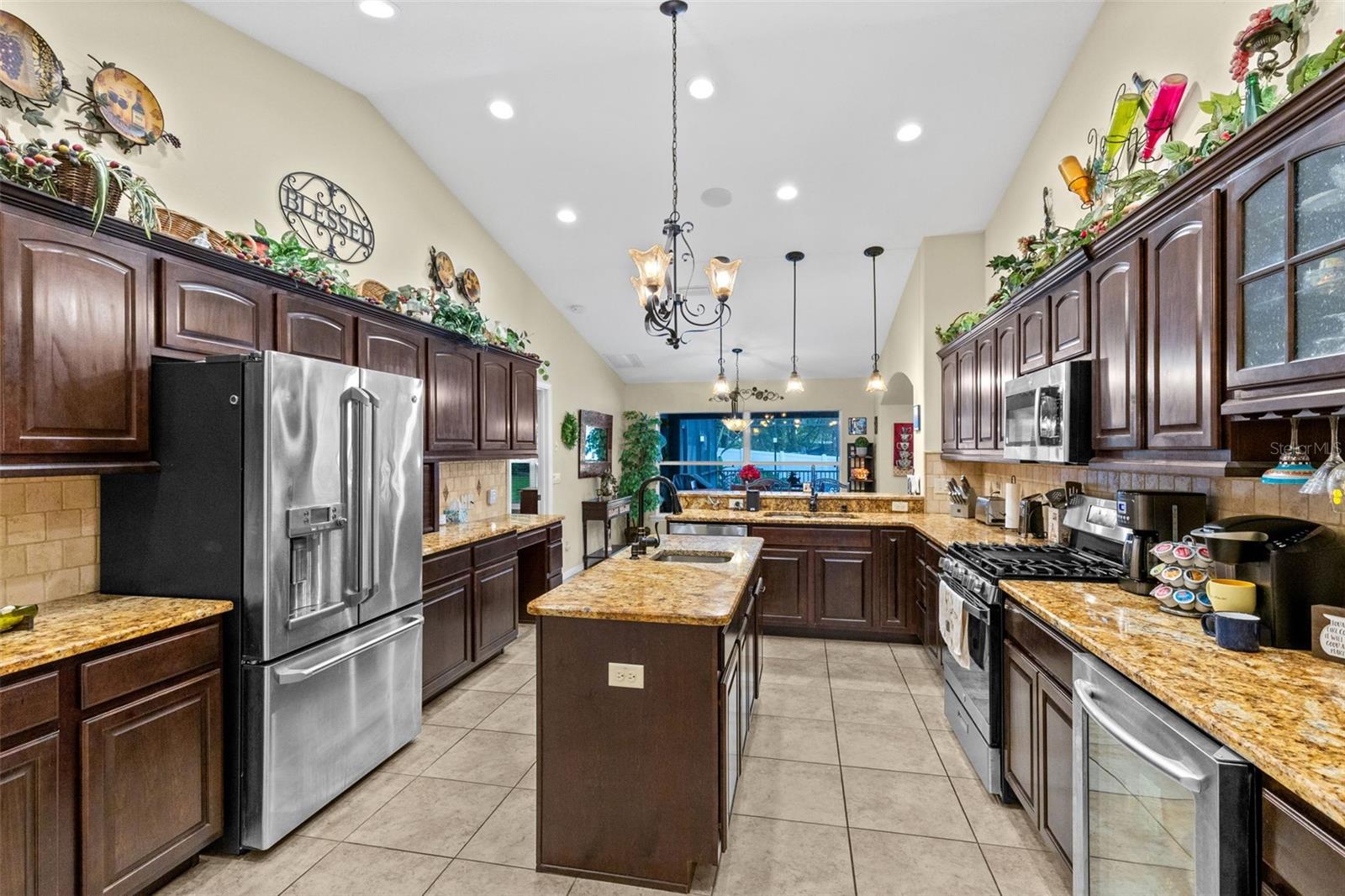 1206 LAKESHORE DRIVE