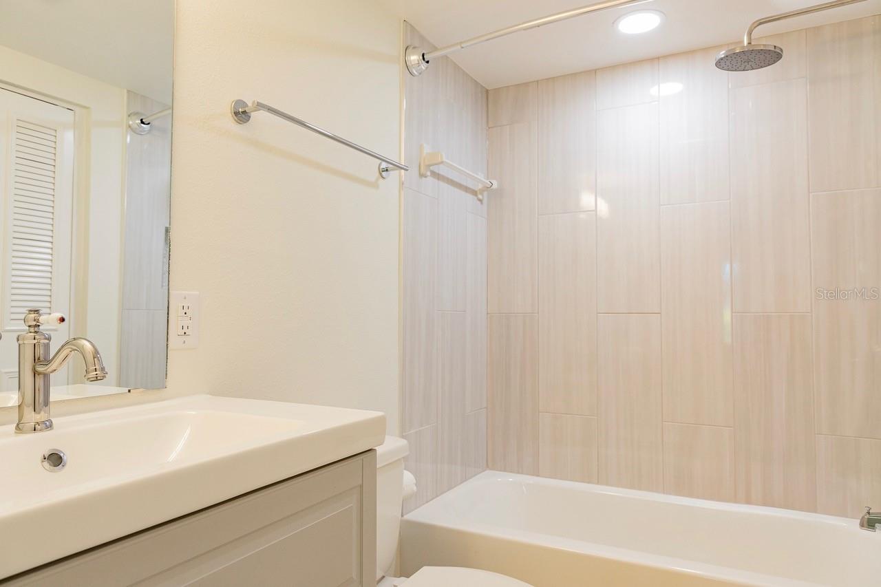 LAKE HOWARD TERRACE - Residential