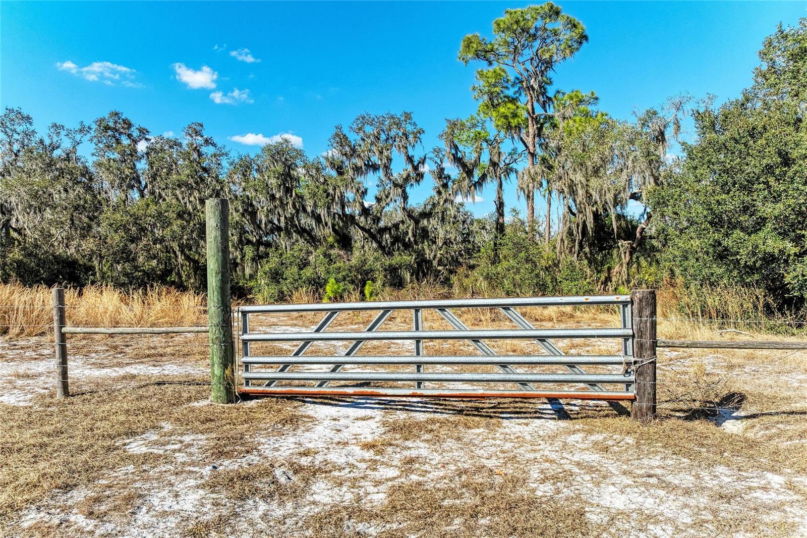ACREAGE - Land
