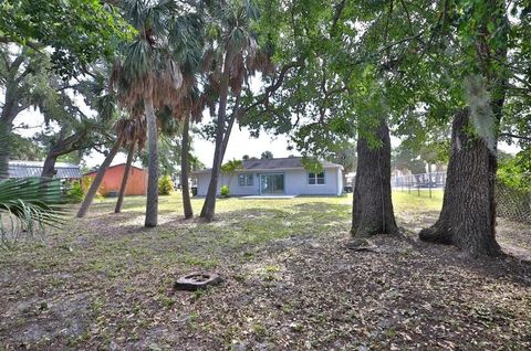 A home in NORTH PORT