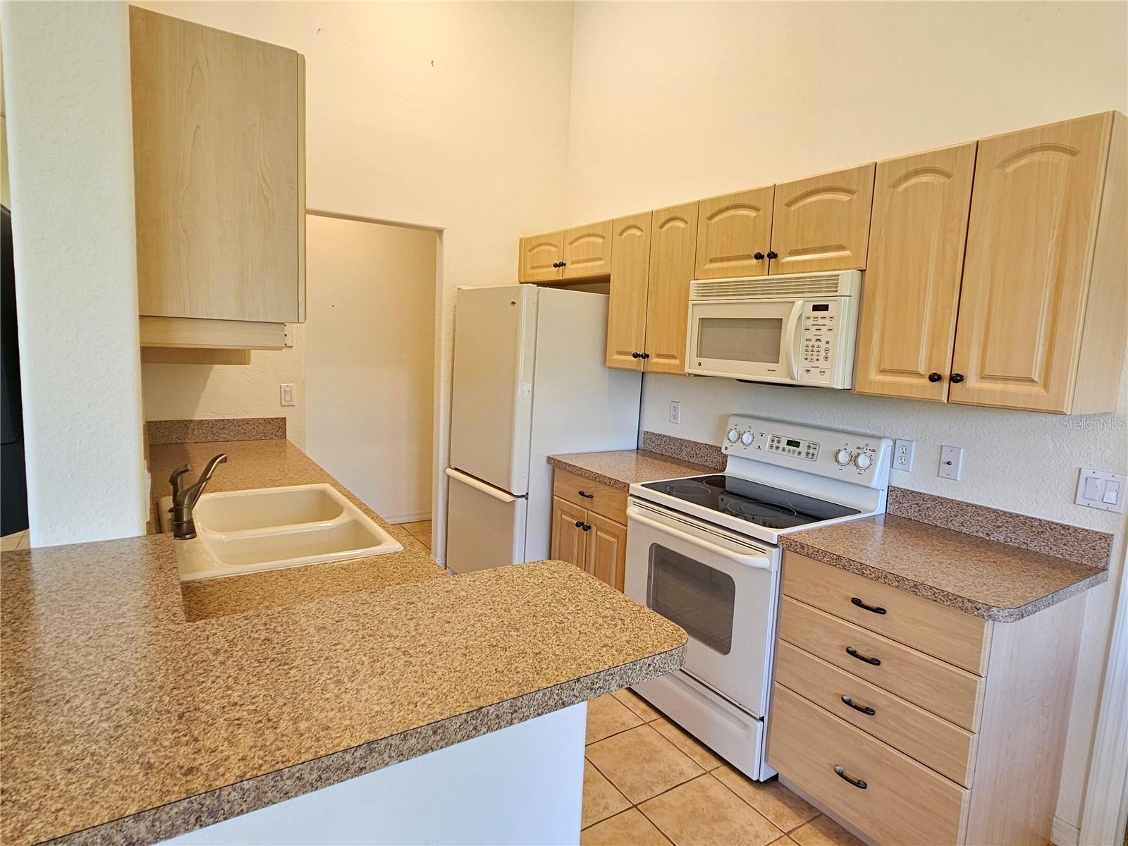 CASA DEL LAGO - Residential Lease
