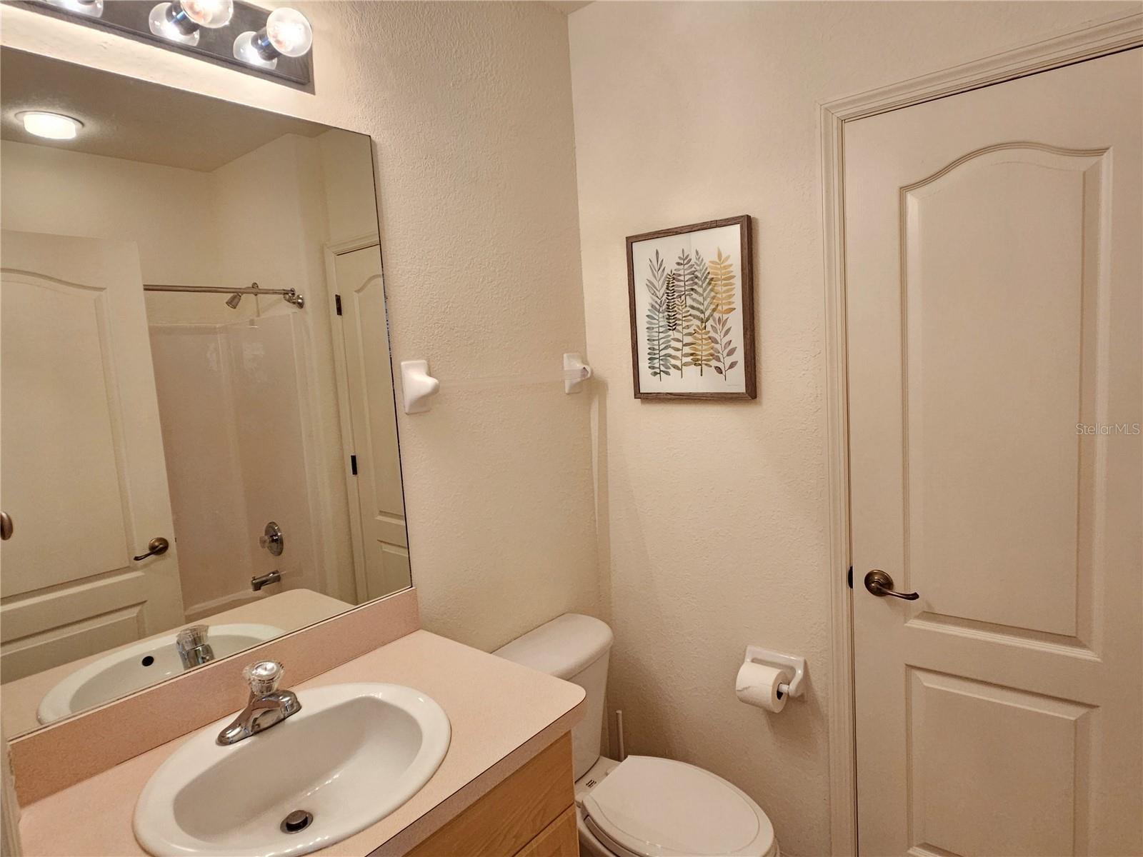 CASA DEL LAGO - Residential Lease