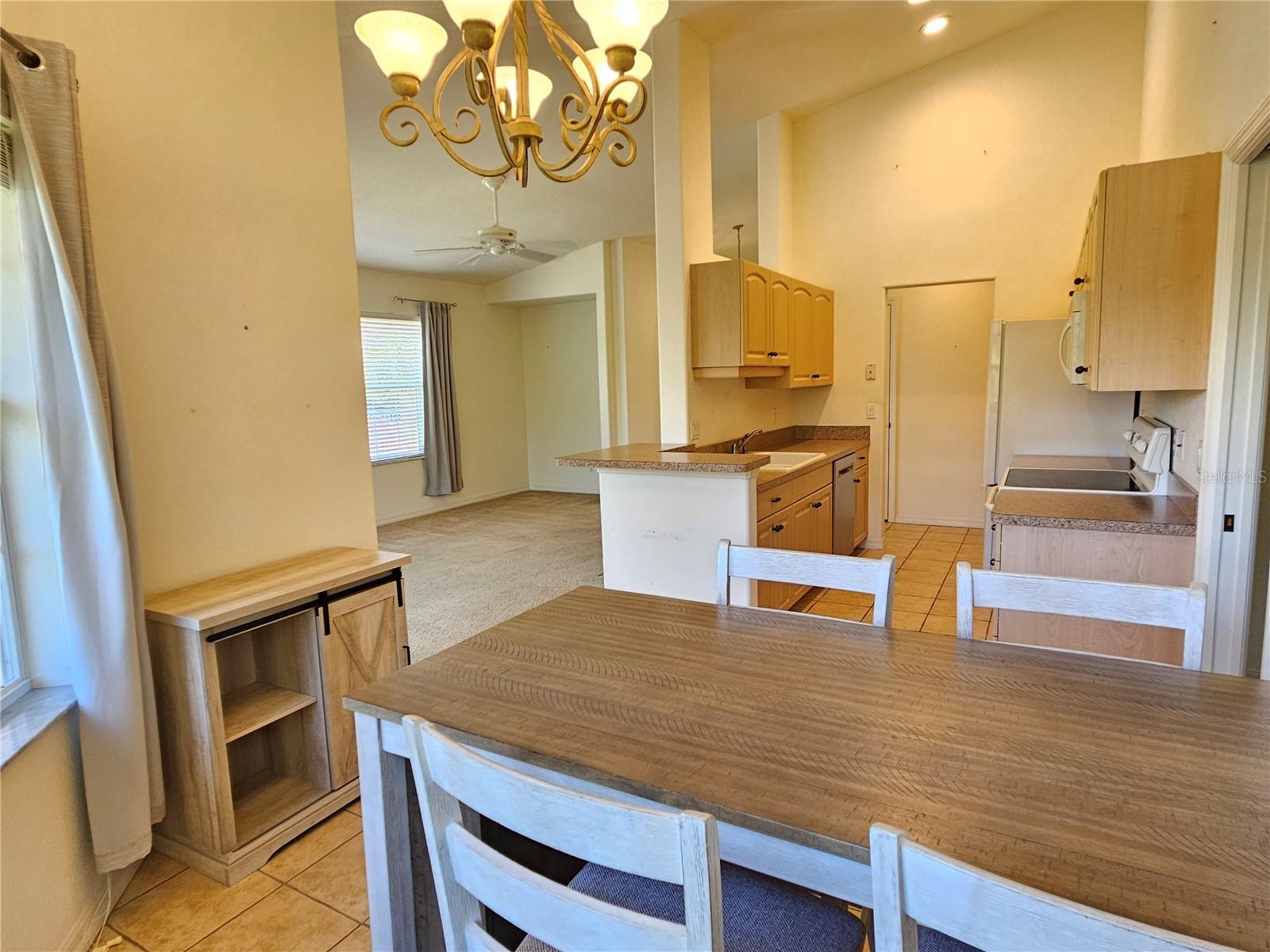 CASA DEL LAGO - Residential Lease