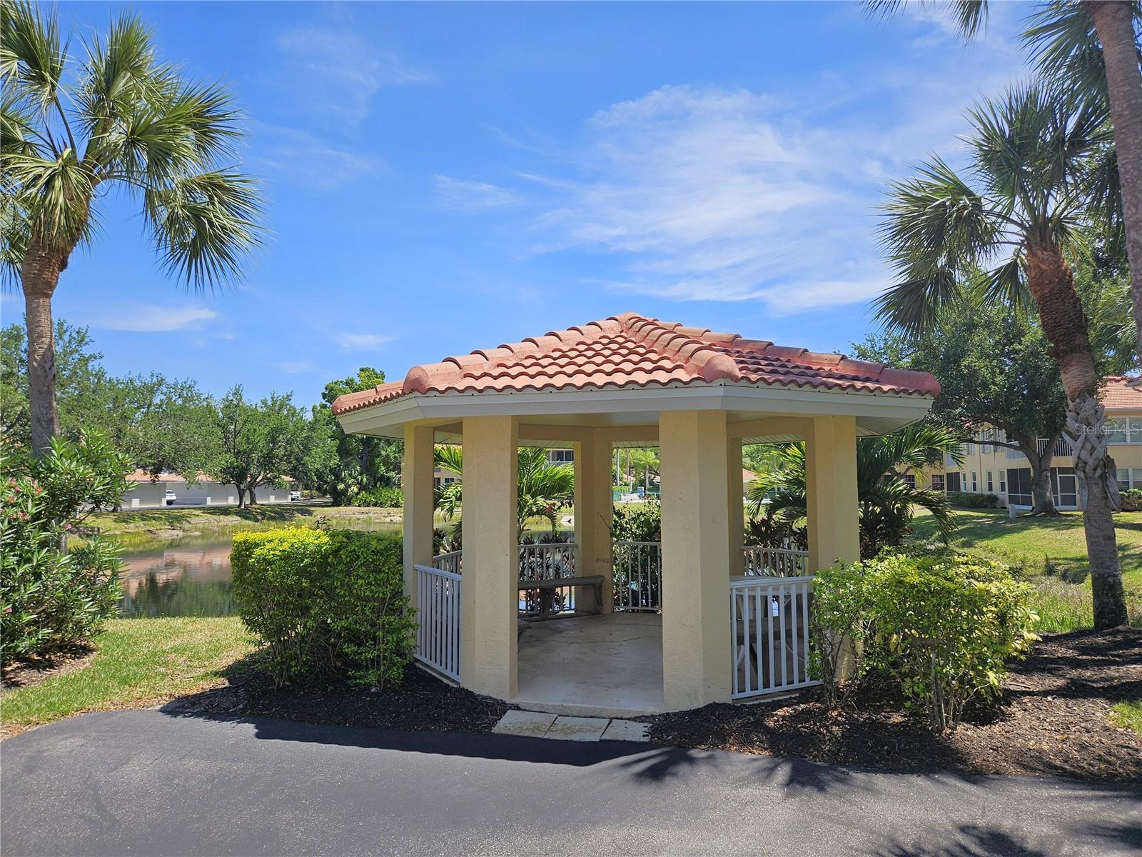 CASA DEL LAGO - Residential Lease