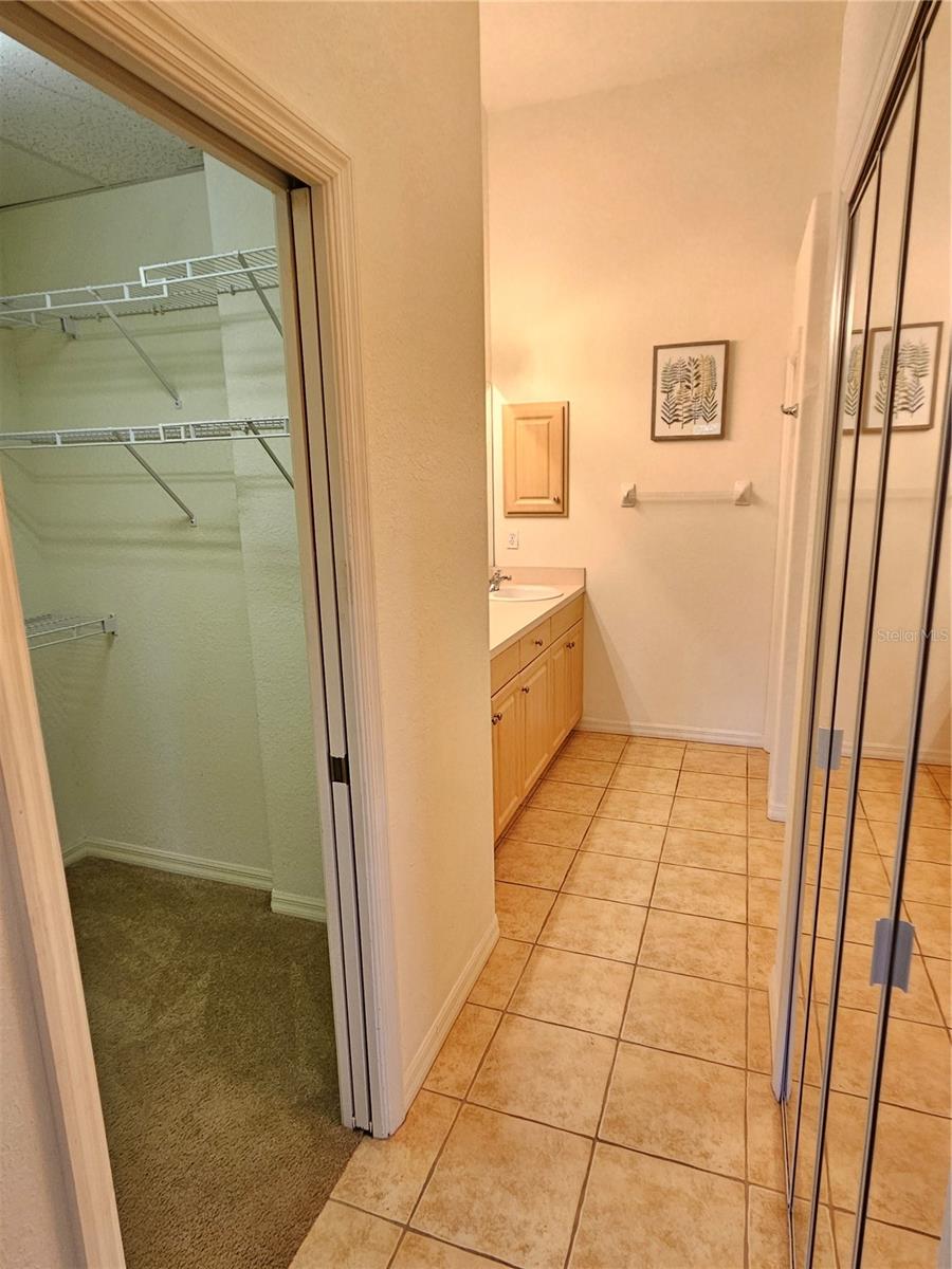 CASA DEL LAGO - Residential Lease
