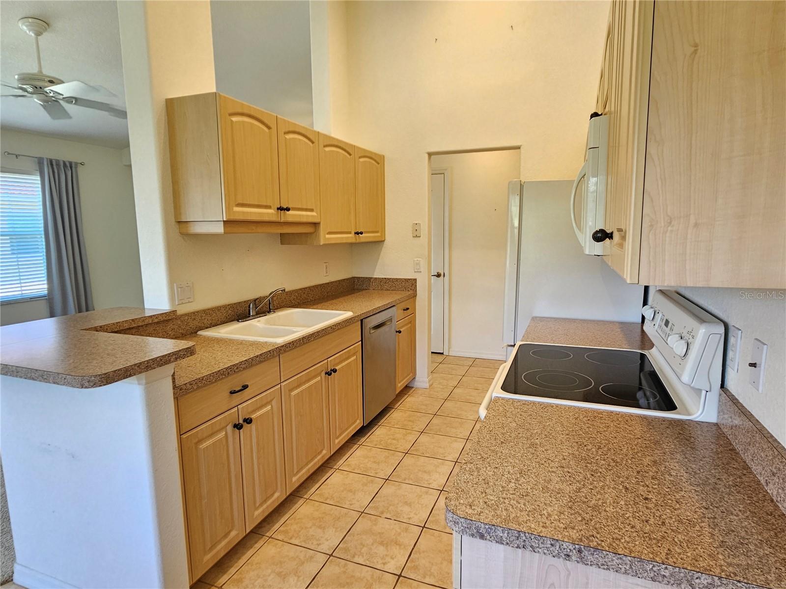 CASA DEL LAGO - Residential Lease