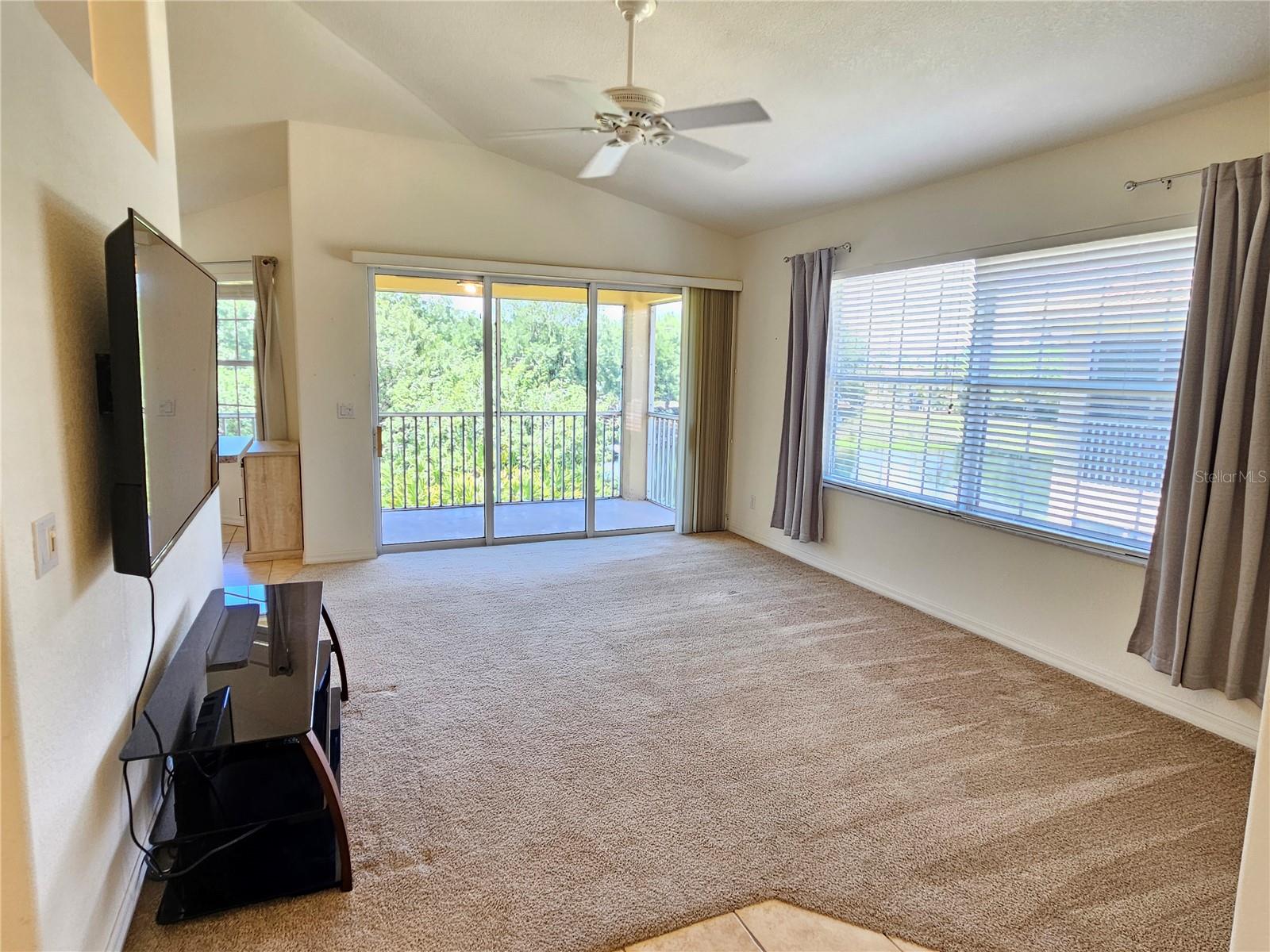 CASA DEL LAGO - Residential Lease