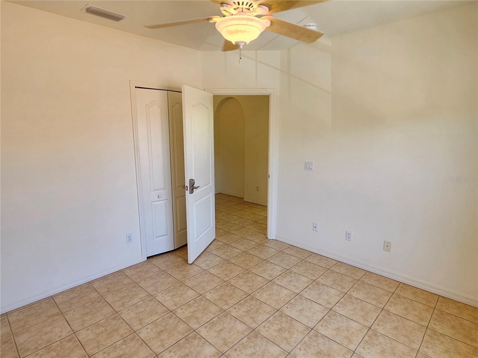 CASA DEL LAGO - Residential Lease
