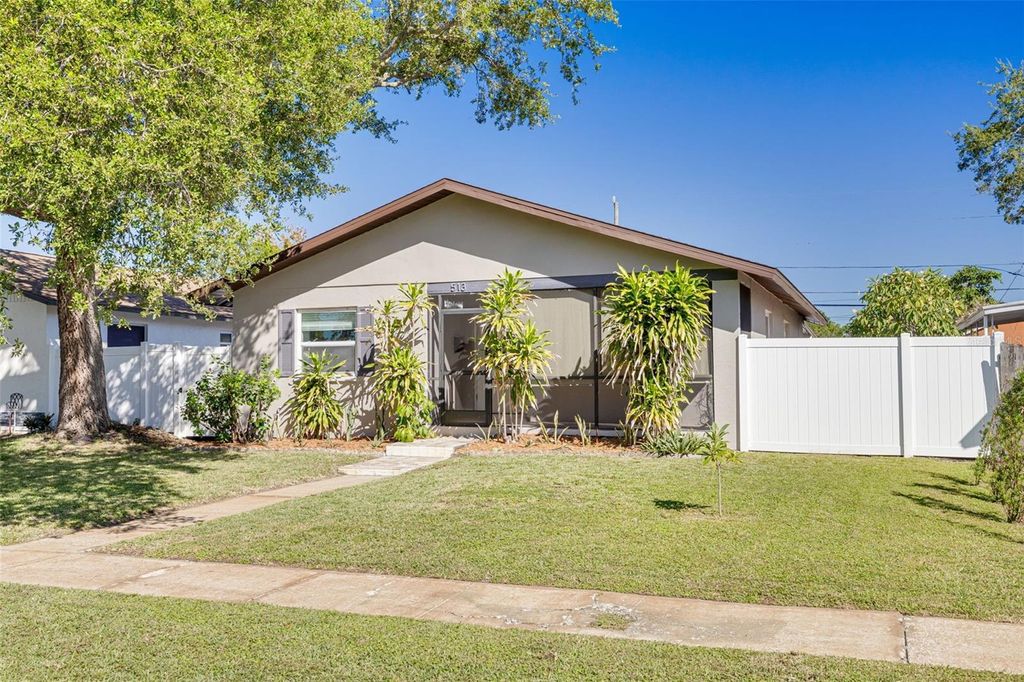 Photo of 513 89th Avenue N, St Petersburg, FL 33702 (MLS # TB8438824)