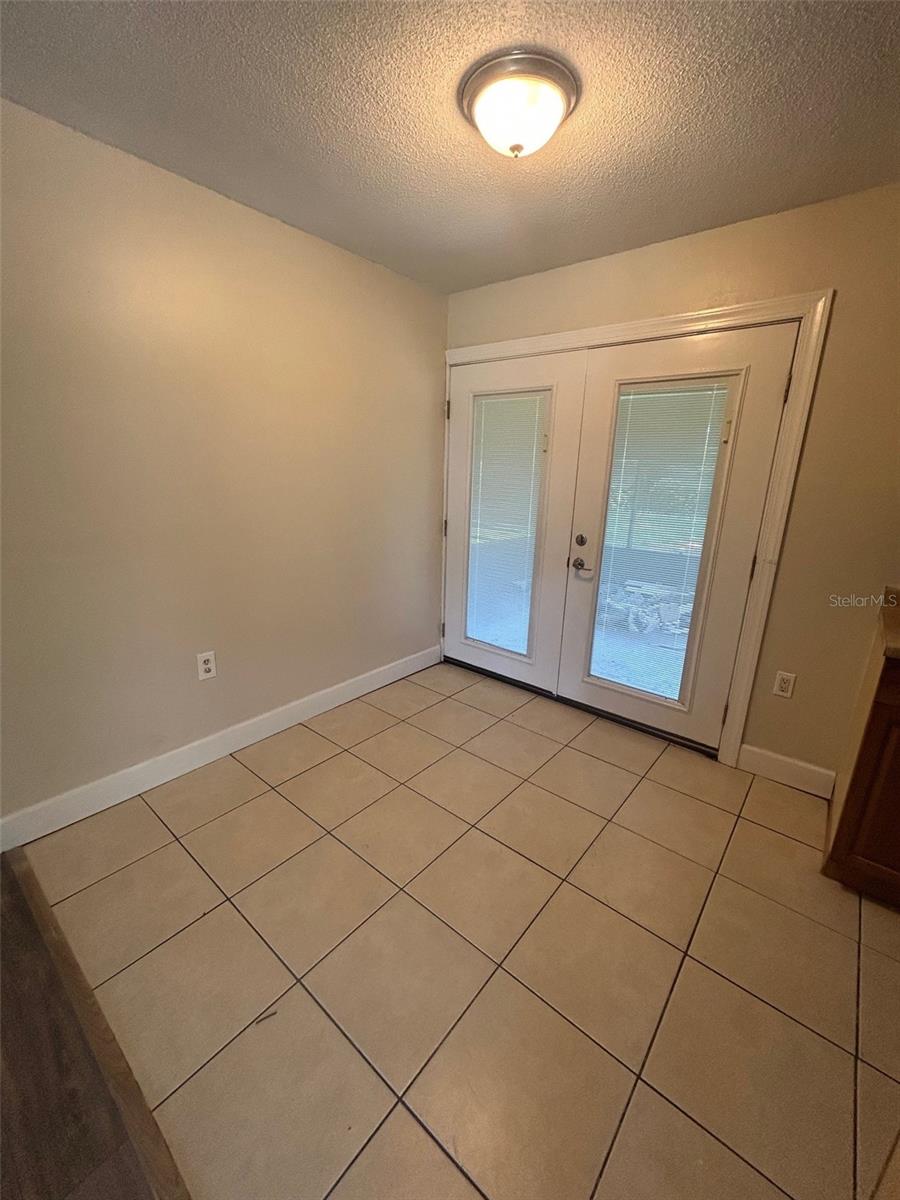 SUNLAND ESTS 1ST ADD - Residential Lease