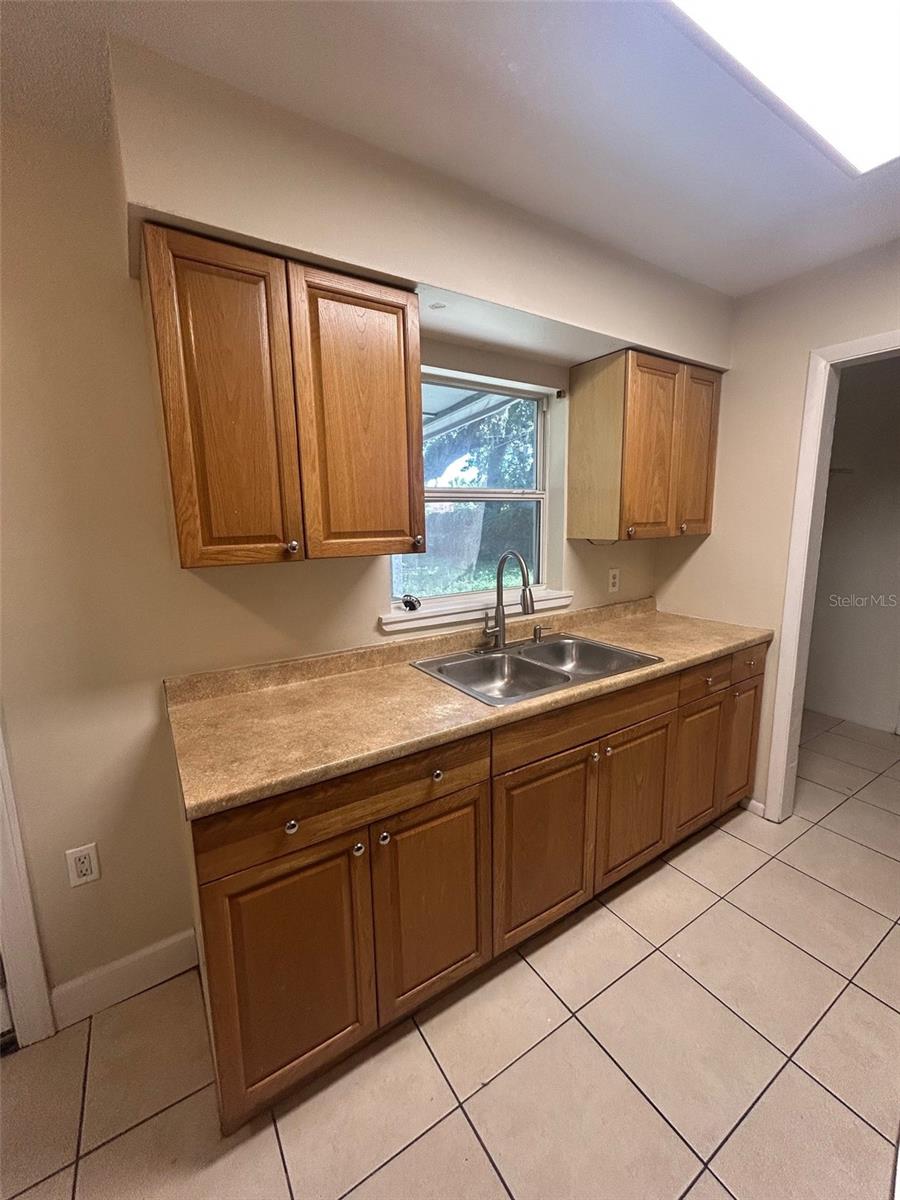 SUNLAND ESTS 1ST ADD - Residential Lease