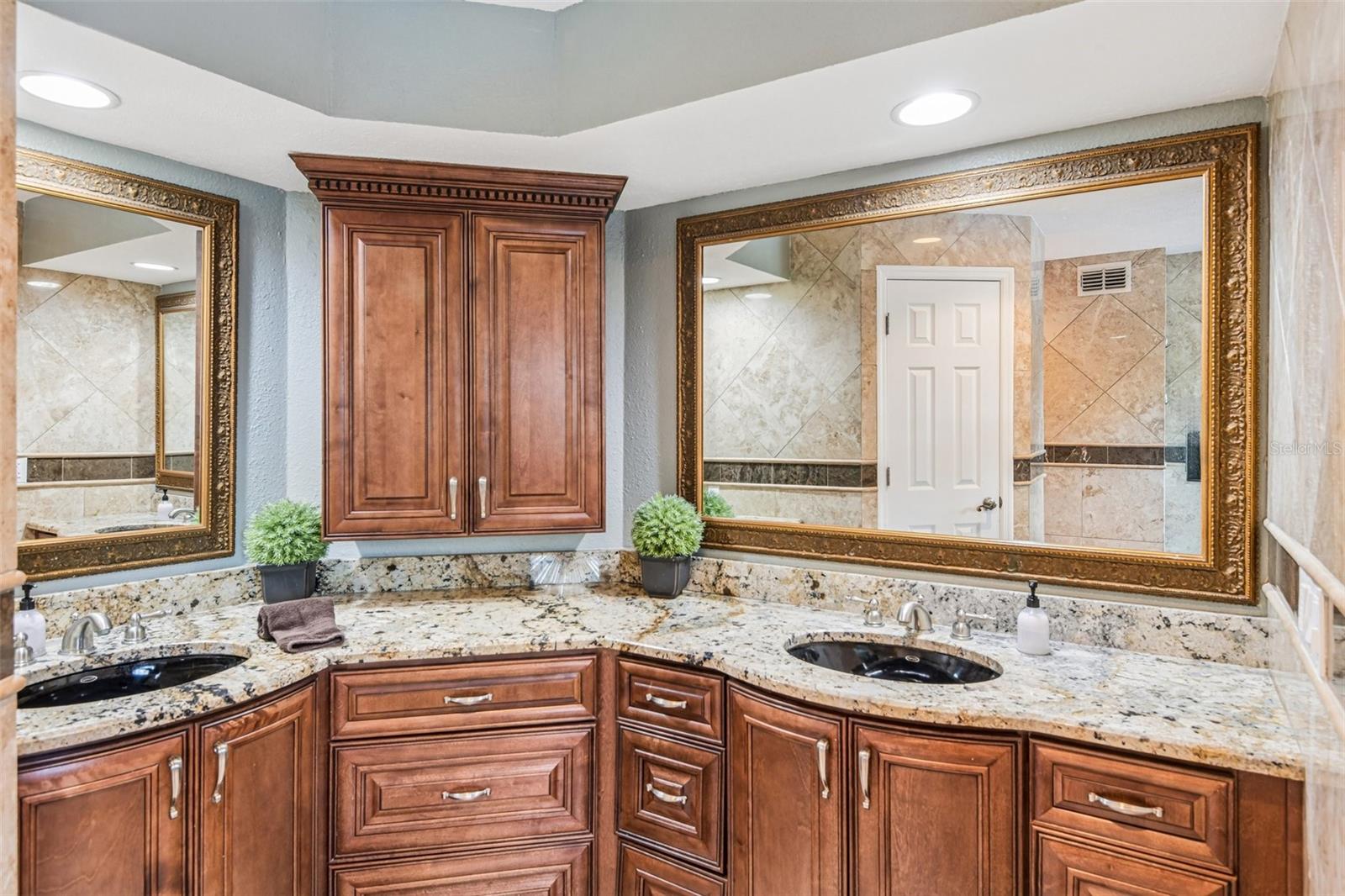 LAKE TARPON ESTATES - Residential