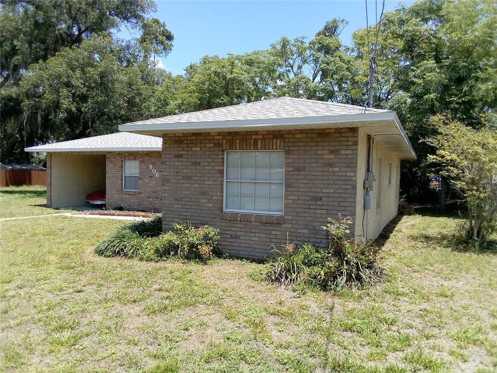 Photo of 906 Oak Drive, Leesburg, FL 34748 (MLS # W7886051)