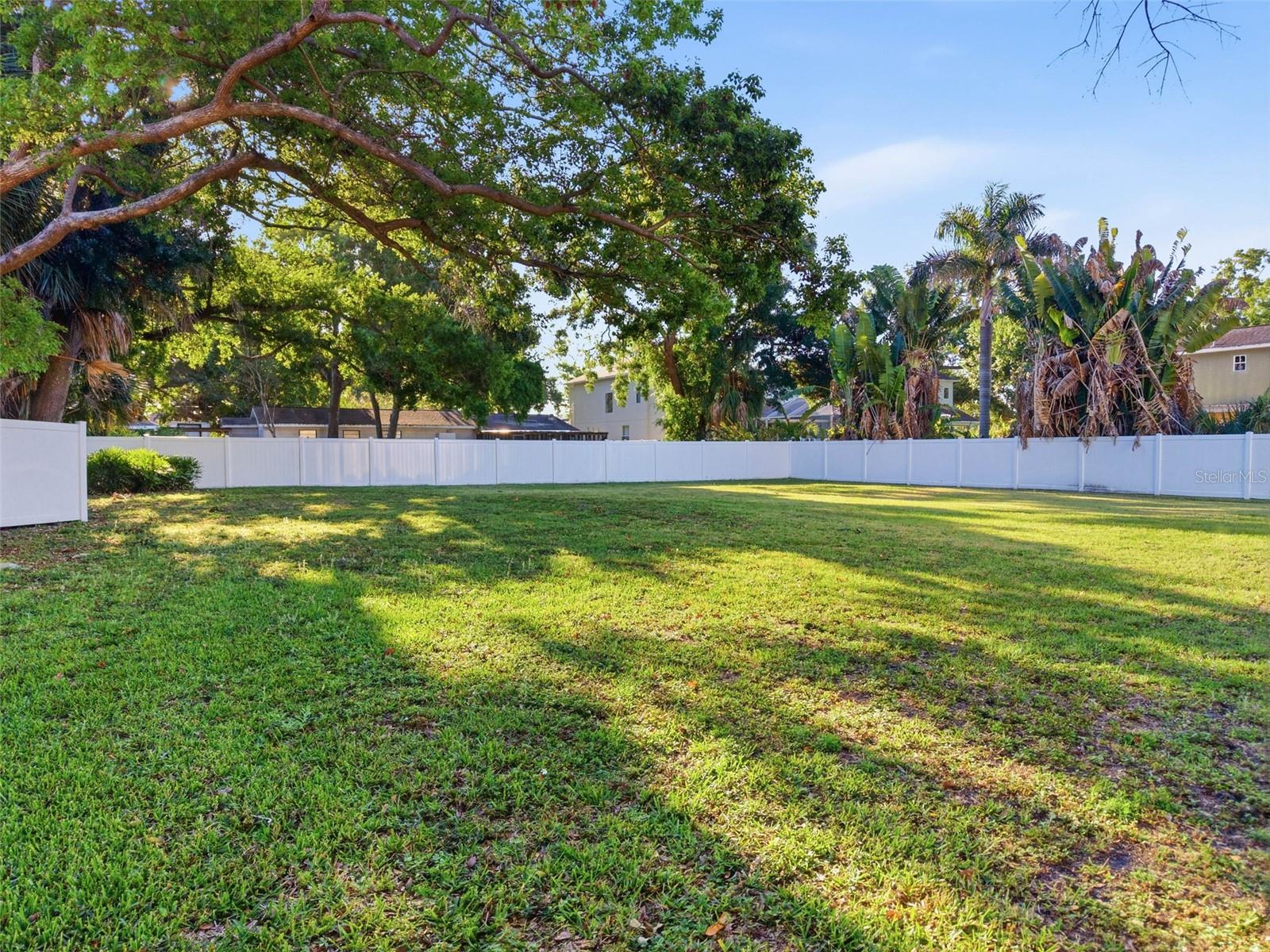 HIDDEN HAVEN II - Land