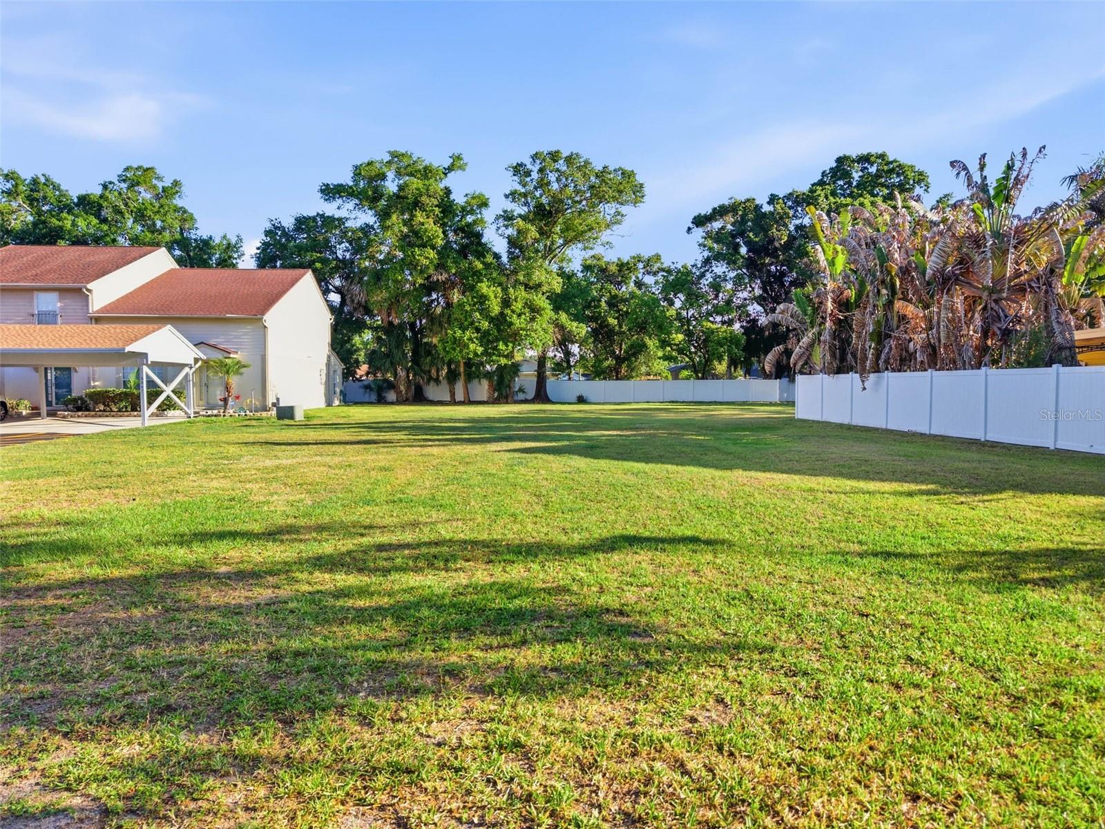 HIDDEN HAVEN II - Land