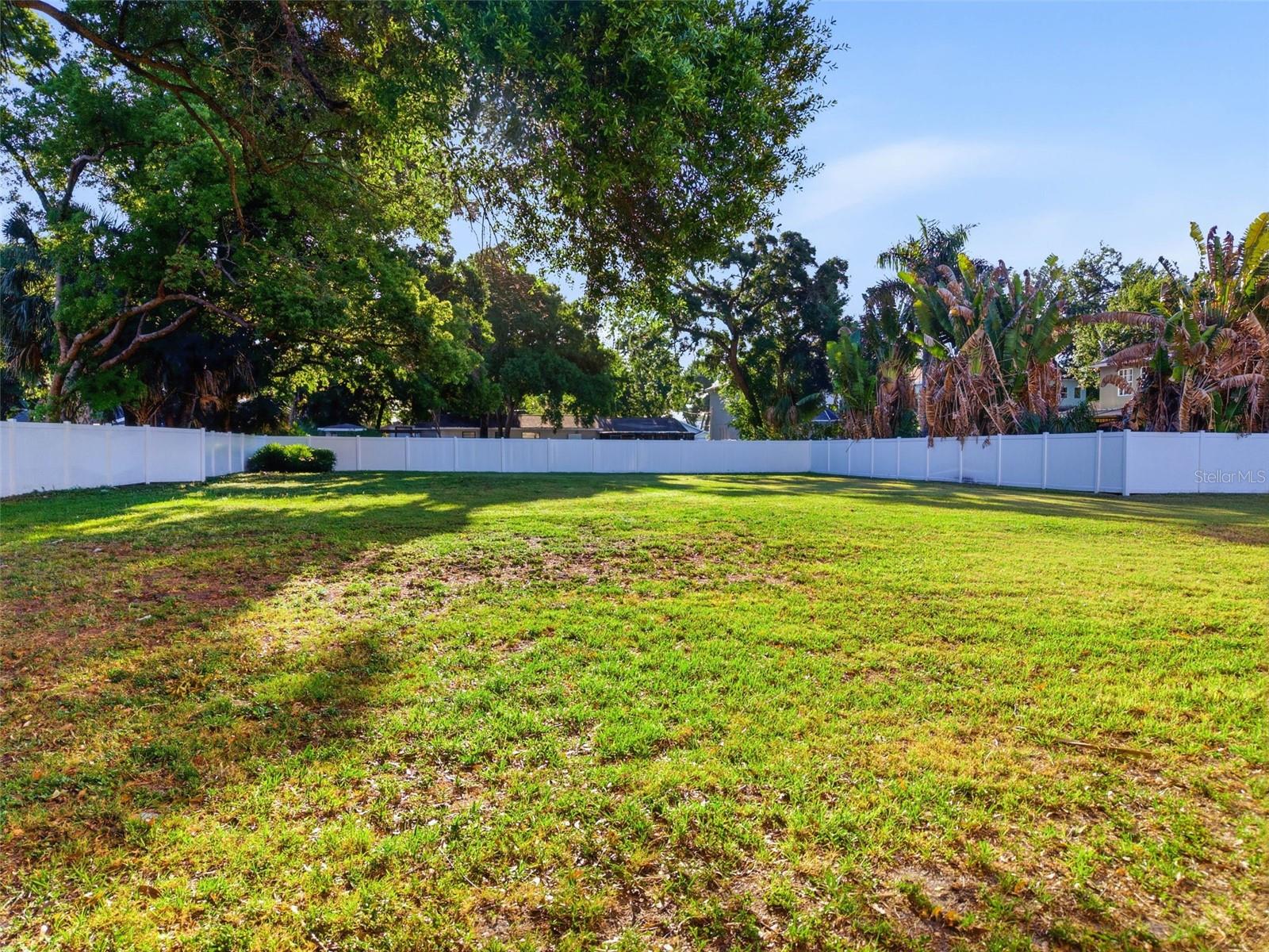 HIDDEN HAVEN II - Land