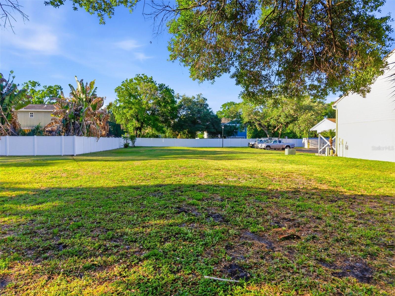 HIDDEN HAVEN II - Land