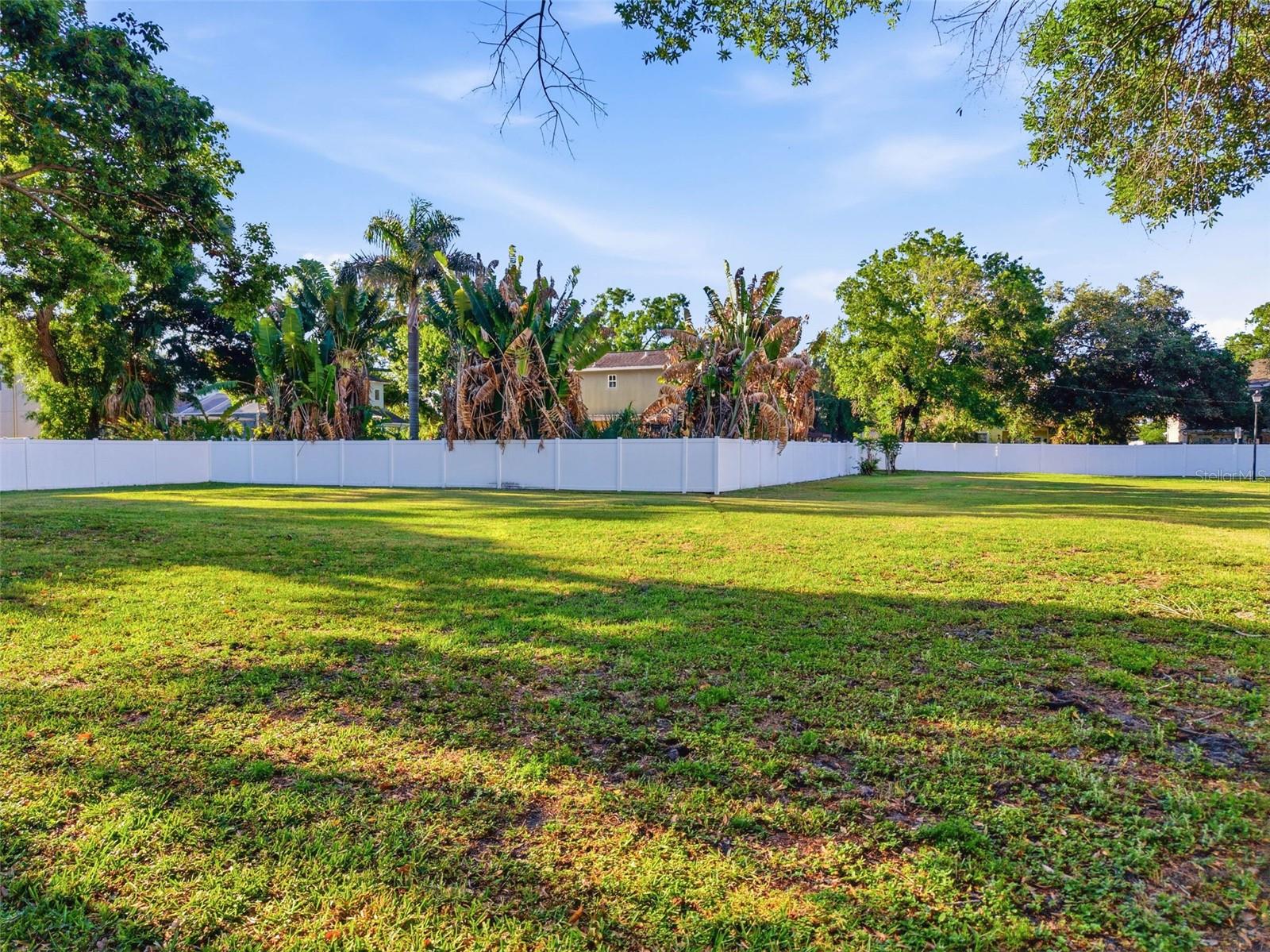 HIDDEN HAVEN II - Land