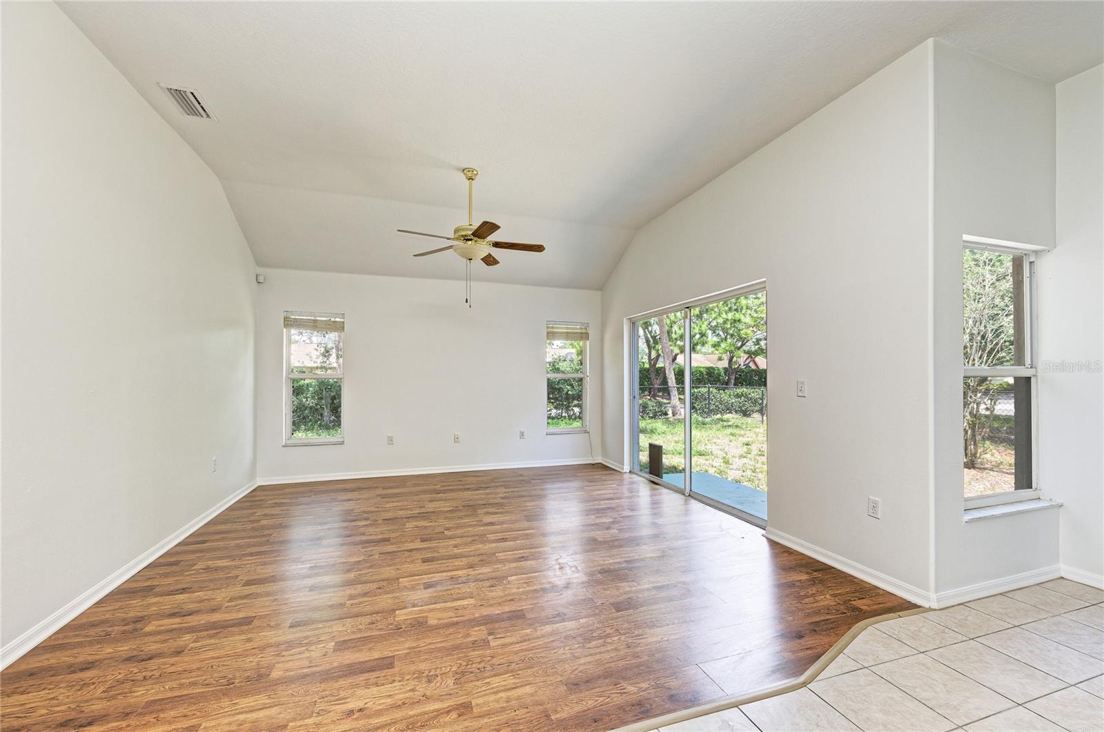 BRIARWOOD - Residential Lease