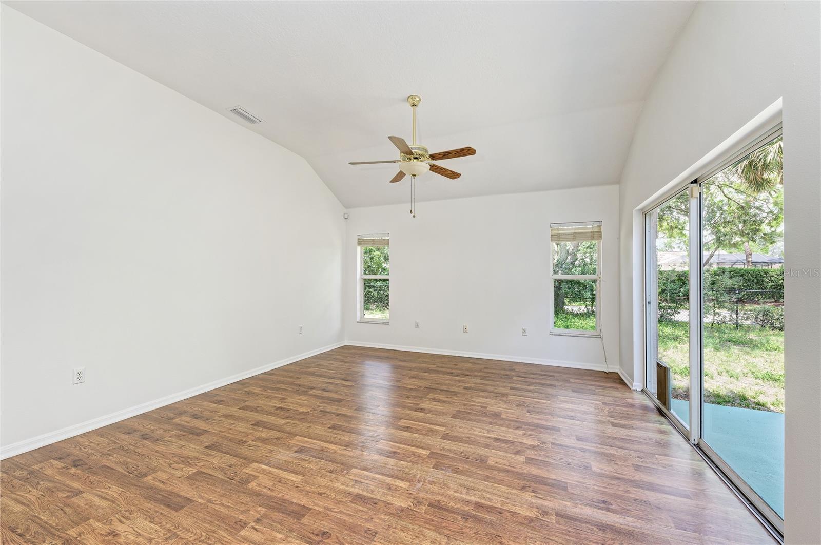 BRIARWOOD - Residential Lease