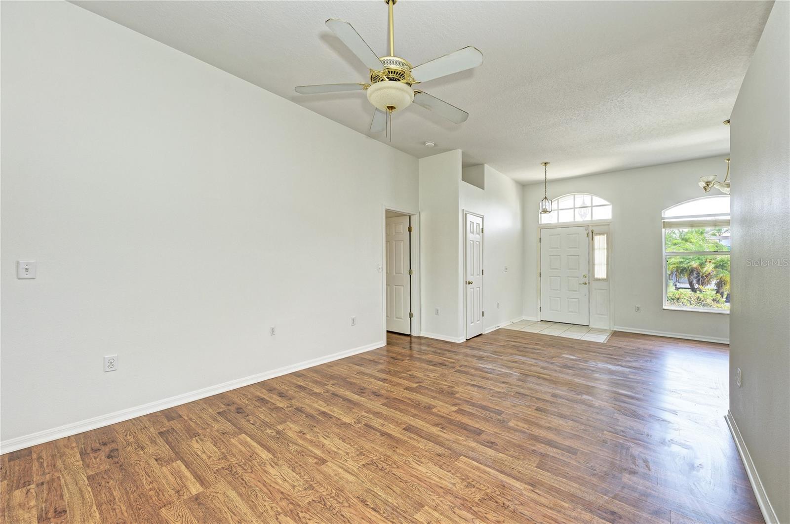 BRIARWOOD - Residential Lease
