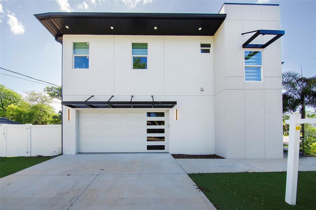 Photo of 902 W Sligh Avenue, Tampa, FL 33604 (MLS # TB8495149)