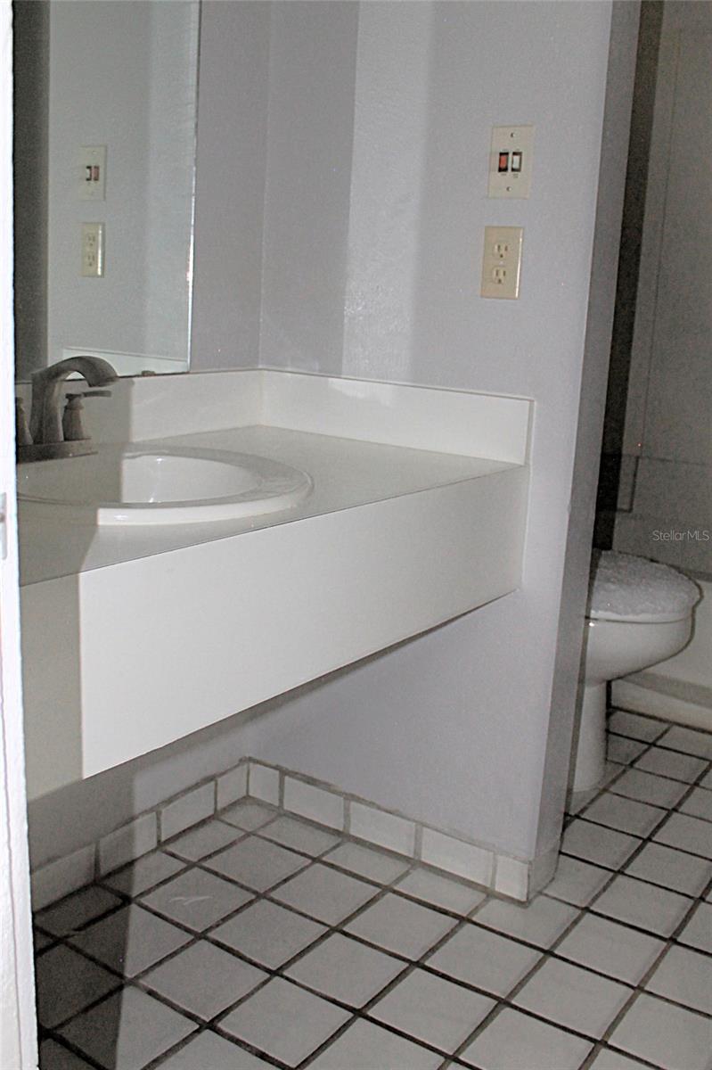 GRENLEFE SHERWOOD LANE CONDO - Residential Lease