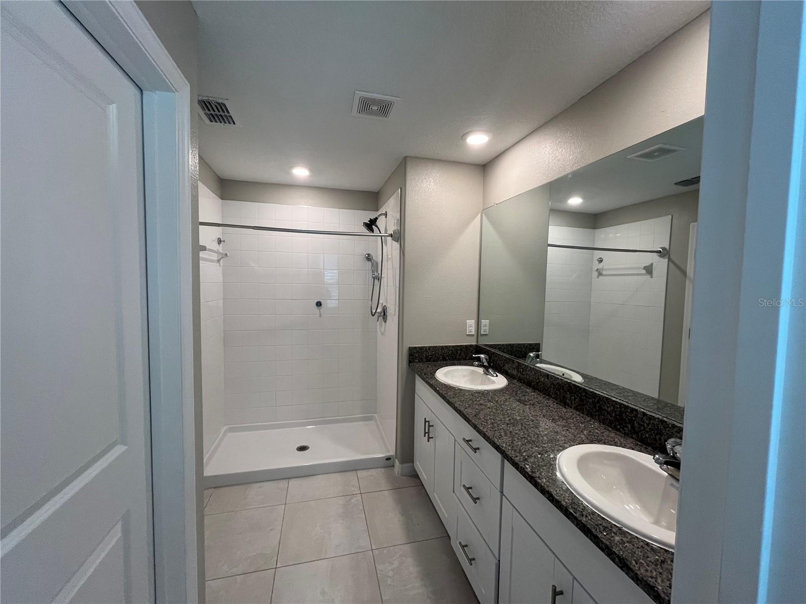 VILLAGES/AVALON PH IV - Residential Lease