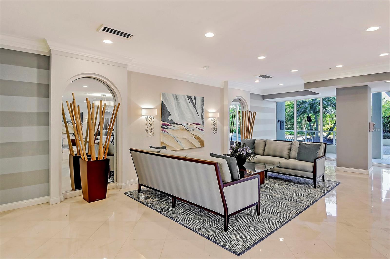 L ELEGANCE ON LIDO BEACH - Residential