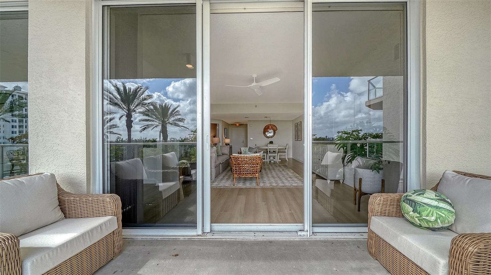 L ELEGANCE ON LIDO BEACH - Residential