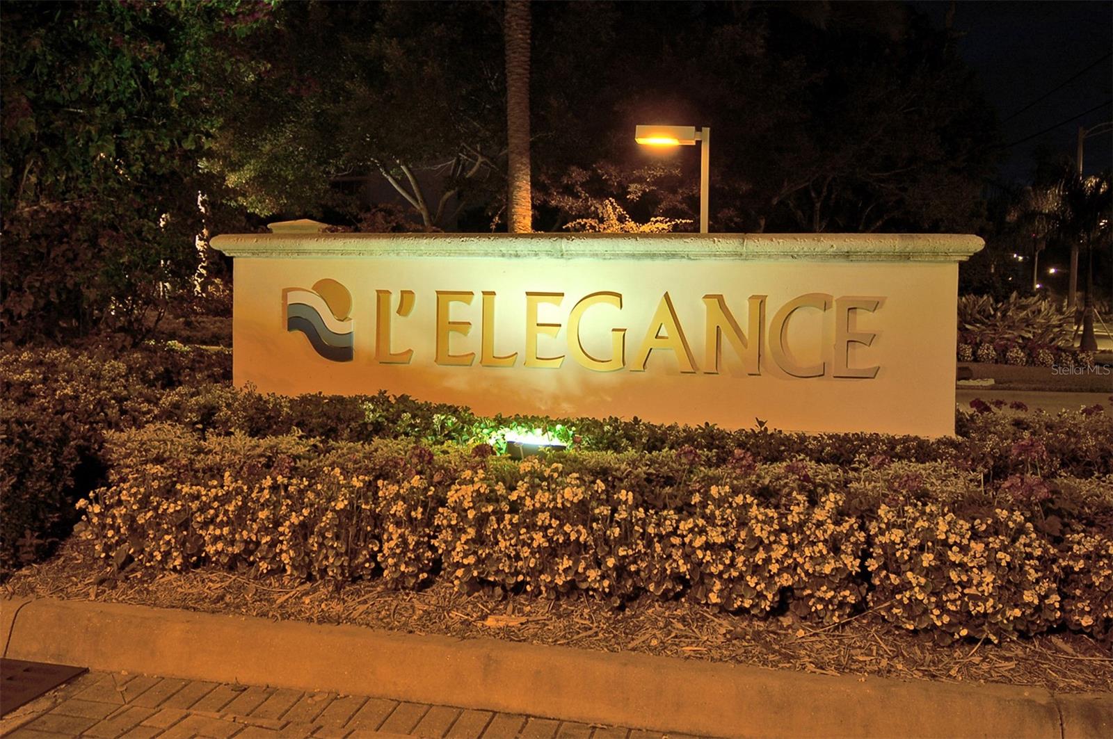 L ELEGANCE ON LIDO BEACH - Residential