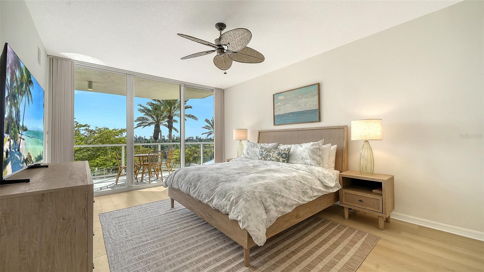 L ELEGANCE ON LIDO BEACH - Residential