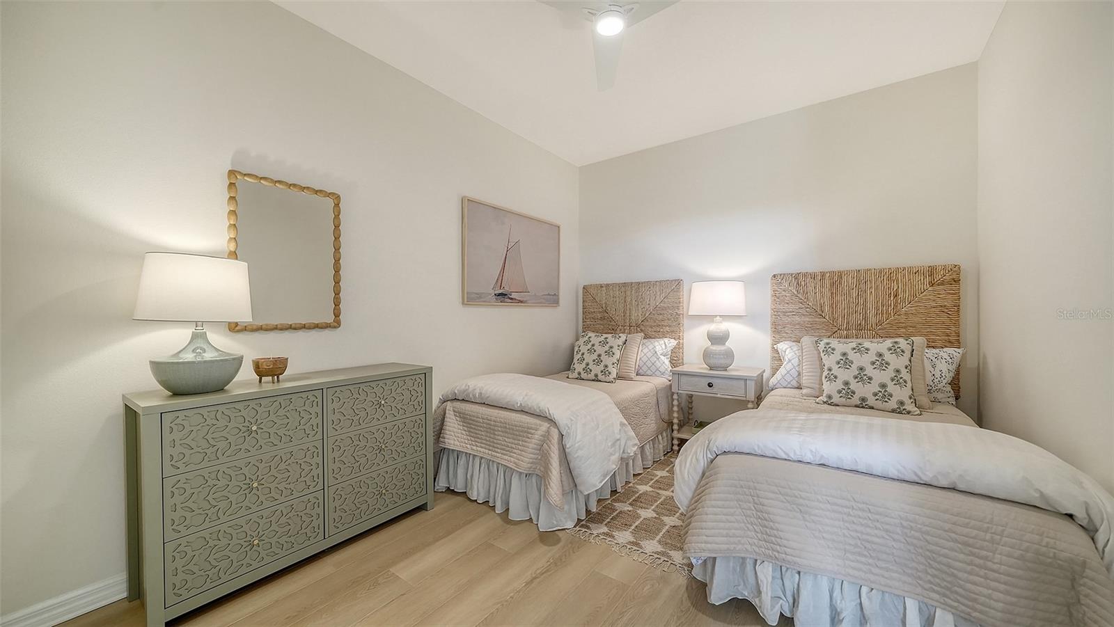 L ELEGANCE ON LIDO BEACH - Residential