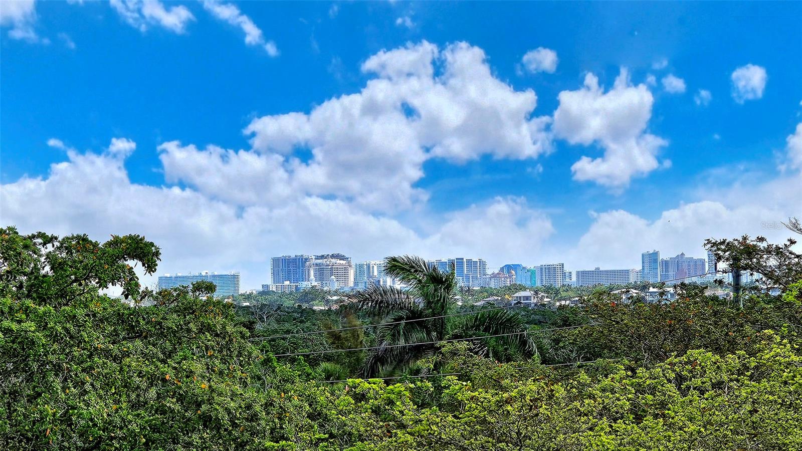 L ELEGANCE ON LIDO BEACH - Residential